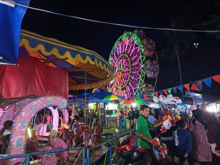 PASAR MALAM SEMARAKAN HUT RI 77